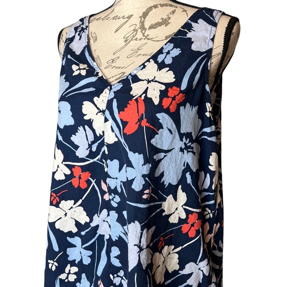 EUC Time & Tru floral print sleeveless top - Picture 2 of 6
